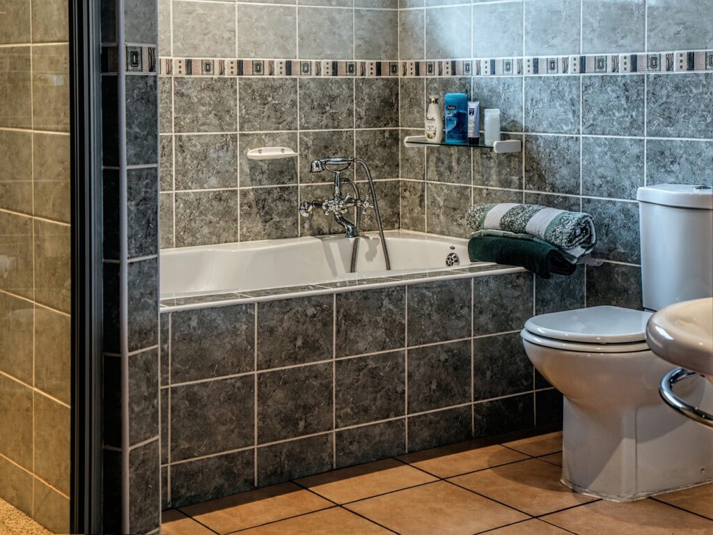 bathroom, bath, tub-490781.jpg